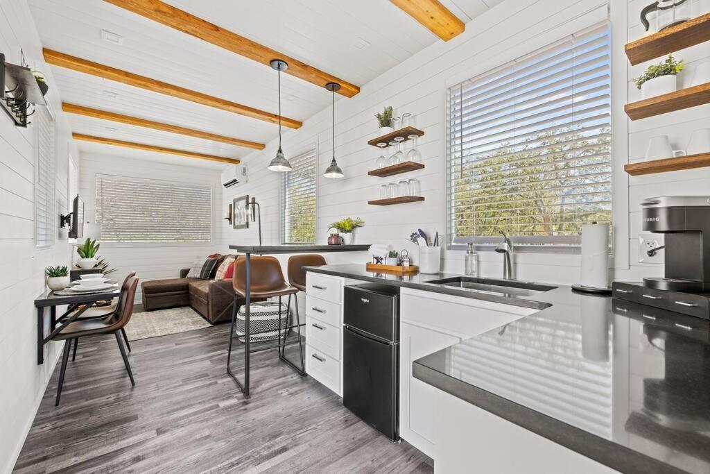 New! The Texas Longhorn-Luxury Container Home Fredericksburg Exterior photo