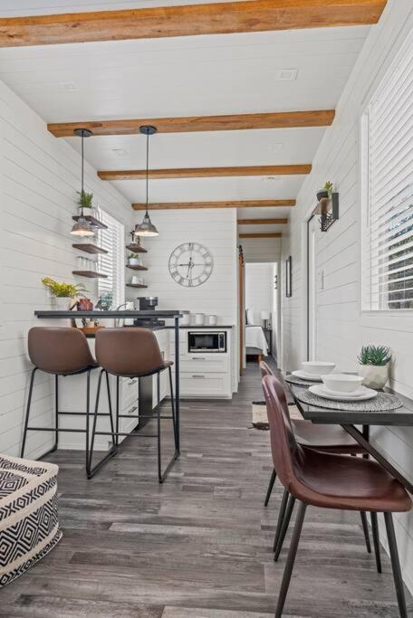 New! The Texas Longhorn-Luxury Container Home Fredericksburg Exterior photo